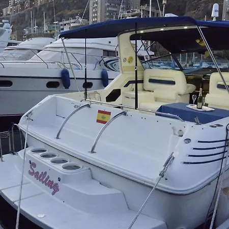 Barco Con Encanto Botel *