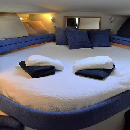 Barco Con Encanto Hotel en barco *